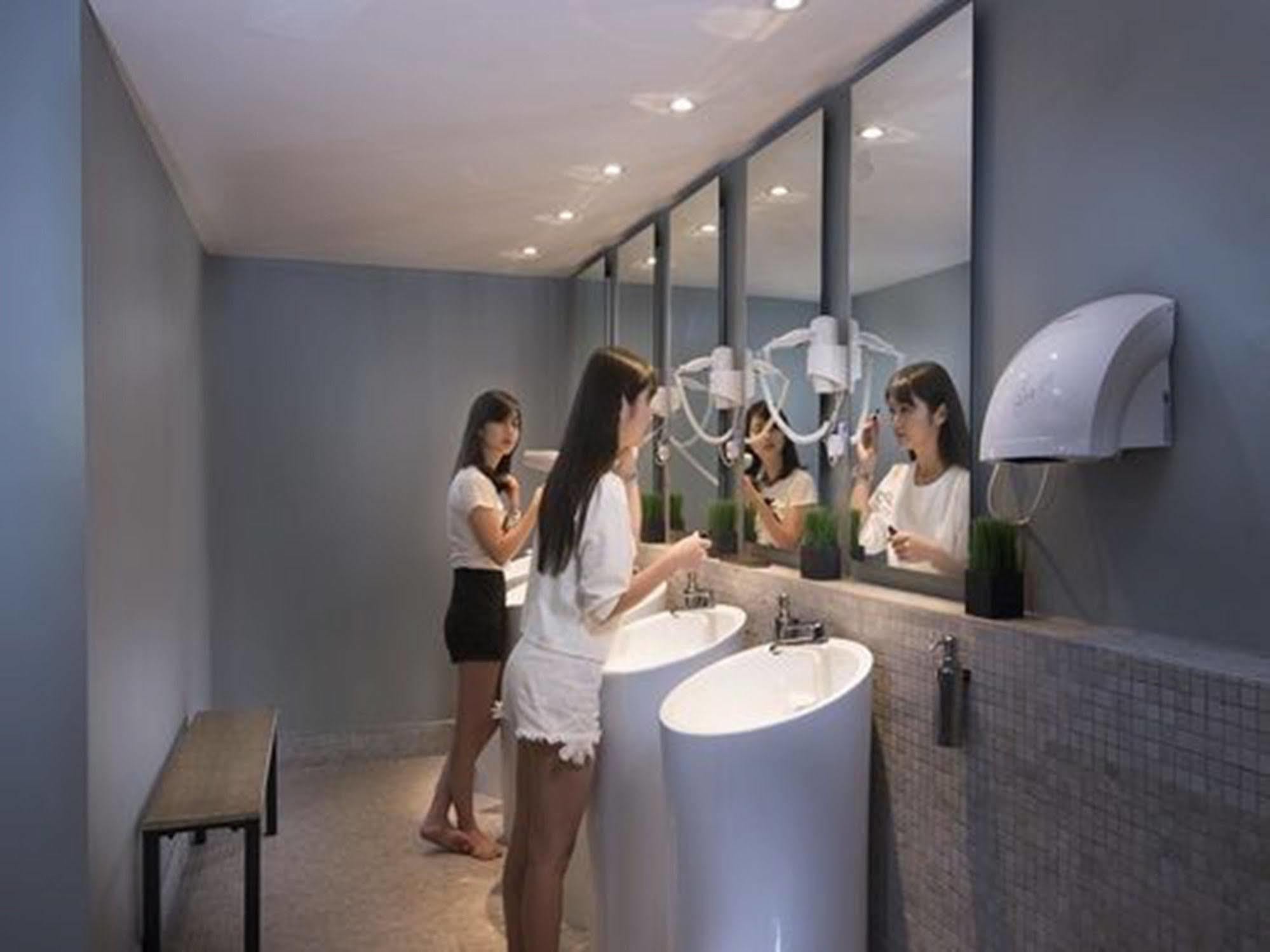 Time Capsule Hotel George Town Exterior photo