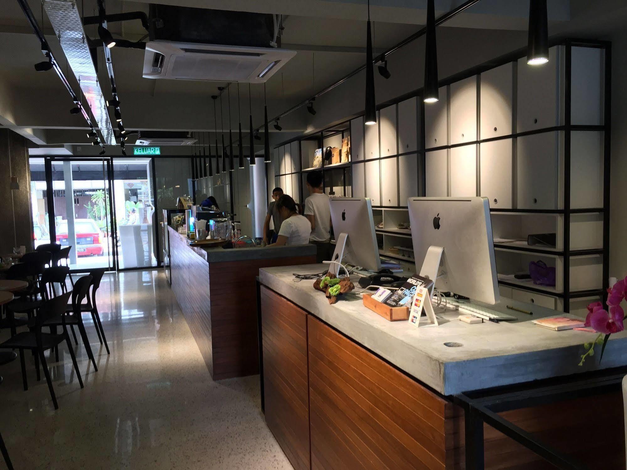 Time Capsule Hotel George Town Exterior photo