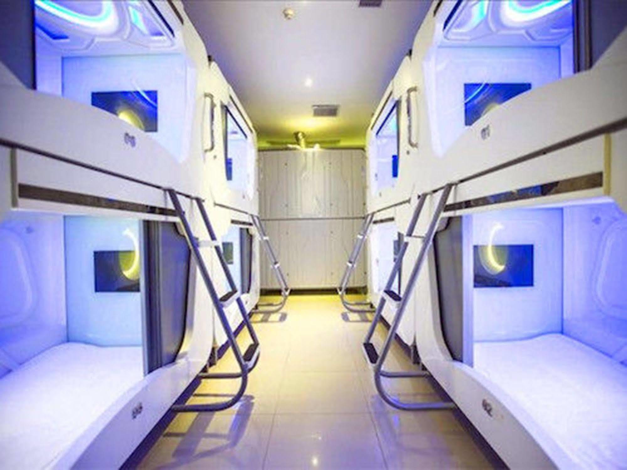 Time Capsule Hotel George Town Exterior photo